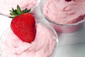strawberry cloud in 3 dessert cups 1-min